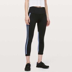 Lululemon Zip The Line Crop *23 Black / Utility Blue 6